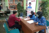 Keterangan foto : Kepala Perwakilan Ombudsman RI Jakarta Raya dan jajaran yang turut menyelenggarakan Penerimaan dan Verifikasi Laporan (PVL) On The Spot di Aula Mahasiswa Sunan Giri, Jakarta, Rabu (31/5/2023)