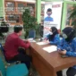 Keterangan foto : Kepala Perwakilan Ombudsman RI Jakarta Raya dan jajaran yang turut menyelenggarakan Penerimaan dan Verifikasi Laporan (PVL) On The Spot di Aula Mahasiswa Sunan Giri, Jakarta, Rabu (31/5/2023)