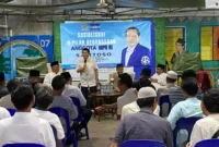 Keterangan foto : Kegiatan Pembangunan Lapen Jalan Desa Daroyon yang di duga di kerjakan bukan oleh TPK ( 31/5/2023 )
