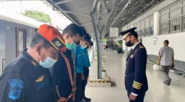 Keterangan foto : volume penumpang Kereta Api Jarak Jauh (KAJJ) dari Stasiun Gambir dan Pasar Senen mengalami lonjakan hampir 2x lipat, Rabu (31/5/2023)