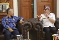 Foto : Eko Prasetyanto Purnomo Putro Dirjen Pemdes Kemendagri Bersama Tanto Warsono Arban Wakil Bupati Pandeglang di Ruang Garuda, Rumah Dinas Bupati Pandeglang, Selasa (2/5/2023).