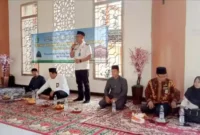 Foto: Camat Pakuhaji Asmawi saat memberikan arahan kepada calon jamaah haji Kecamatan Pakuhaji pada Rabu(10/5).
