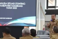 Keterangan Foto: dr Hendra Tarmizi saat memaparkan Analisis Situasi Stunting di Kabupaten Tangerang.