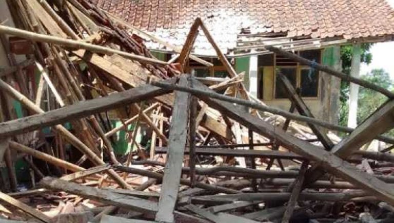 Screenshot_2023-05-02-13-28-04-00 Naas : Dihari Pendidikan Nasional Orang Tua Siswa Tertimpa Bangunan Sekolah Yang Ambruk I Teras Media