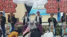 Poto : Suasana saat Dini Hipdianai Kepsek SMK PGRI Rangkasbitung berikan wejanga 