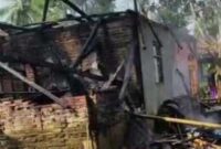 Keterangan poto : Kondisi rumah Handa yang habis di lahap si jago merah 29/5/2023 )