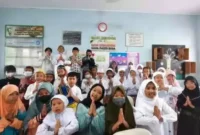 Keterangan foto : Para siswa-siswi sedang mengucapkan minal aidzin walfaidzin di ruangan kelas, Selasa (2/5/2023)