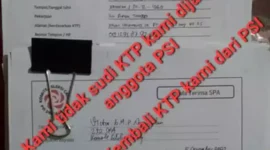 Keterangan foto : warga dan para Bacaleg PSI untuk menarik kembali Kartu Tanda Penduduk (KTP) yang sempat disetorkan kepada PSI sebagai bentuk dukungan pencalegan, Minggu (7/5/2023)