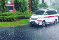 Relawan Airlangga For Persiden Kabupafen Bogor membantu menebus STNK mobil ambulan desa siaga milik desa Cibadung, Gunung Sindur Kabupaten Bogor, jum'at 19 mei 2023.