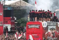 Keterangan foto : Timnas Indonesia U-22 yang berhasil membawa pulang medali emas dari laga SEA Games 2023 disambut dengan arak-arakan pada Jumat (19/5) kemarin.