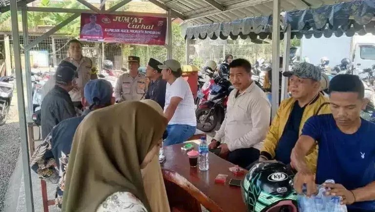 Jumat Curhat, Masyarakat Lebih Leluasa Menyampaikan Persoalan Kamtibmas kepada Polisi 3 Jumat Curhat, Masyarakat Lebih Leluasa Menyampaikan Persoalan Kamtibmas kepada Polisi I Teras Media