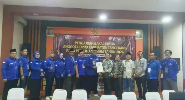 Ratusan Kader Demokrat Datangi Kantor KPU Kabupaten Tangerang, Cak Nawa : Siap Memenangkan Pemilu 2024 I Teras Media