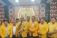 Keterangan Foto: Dipimpin A.Zaki Iskandar (Bang Zaki-red) Ketua DPD Partai Golkar DKI Jakarta telah mendaftarkan 106 Bacaleg DPRD DKI Jakarta ke KPUD DKI Jakarta. Minggu (14/5).
