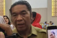 Keterangan Foto: Wawancara doorstop Al Muktabar seusai mengikuti Rapat Koordinasi Pengendalian Inflasi Daerah secara virtual di Ruang Rapat Gubernur, KP3B, Curug, Kota Serang. Senin, (15/05/2023).