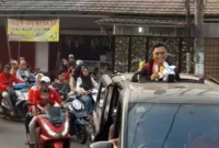 Foto: Suasana Kedatangan Adi Darmawan Laksono Atlet Seagame Kamboja di iring Masyarakat saat kembali ke Tempat Tinggal nya di Daon Rajeg . Minggu (21/5).