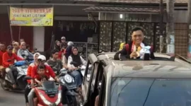 Foto: Suasana Kedatangan Adi Darmawan Laksono Atlet Seagame Kamboja di iring Masyarakat saat kembali ke Tempat Tinggal nya di Daon Rajeg . Minggu (21/5).