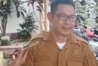 Foto: Camat Sepatan Mohamad Supriyatna saat dimintai keterangannya oleh awak media. Senin (29/5).