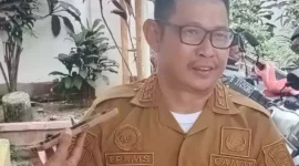 Foto: Camat Sepatan Mohamad Supriyatna saat dimintai keterangannya oleh awak media. Senin (29/5).