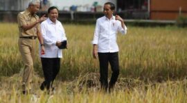 Keterangan Poto: Presiden Jokowi bersama Prabowo Subianto dan Ganjar Pranowo.