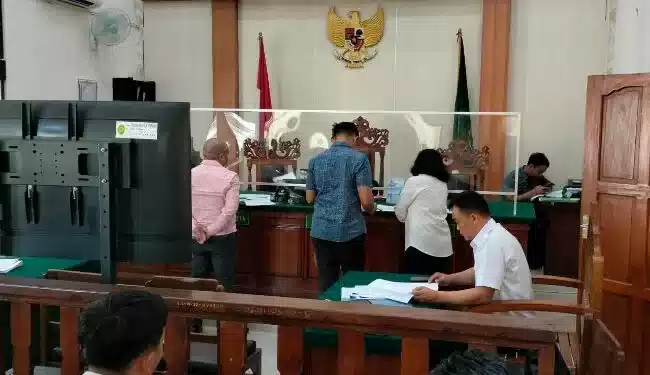 Ketua PN Parigi Moutong Dampingi Istri Sidang Perkara di Bali Jadi Sorotan I Teras Media