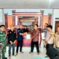 Keterangan Foto : Bhabinkamtibmas Brigadir M.Tofik Hidayat Sebelah Kanan Memonitoring Rapat Terbuka Disa Citorek, (Jum'at, 2/6/2023) 