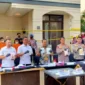 Foto: Pers Rilis Direktorat Narkoba Bareskrim Polri dan Polda Banten menggelar penggerebekan rumah produksi narkotika jenis eksitasi di wilayah Perumahan Lavon Swan City, Cluster Escanta 2 No.5, Kecamatan Sindang Jaya, Kabupaten Tangerang. Jum'at (2/6).