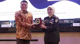 Keterangan foto : penandatangan MoU, diadakan acara Focus Group Discussion dengan tema “Menggerakan Peran Serta Civitas Akademika Kampus Dalam Rangka Mendukung Tugas dan Fungsu Kejaksaan RI, Rabu (7/6/2023)