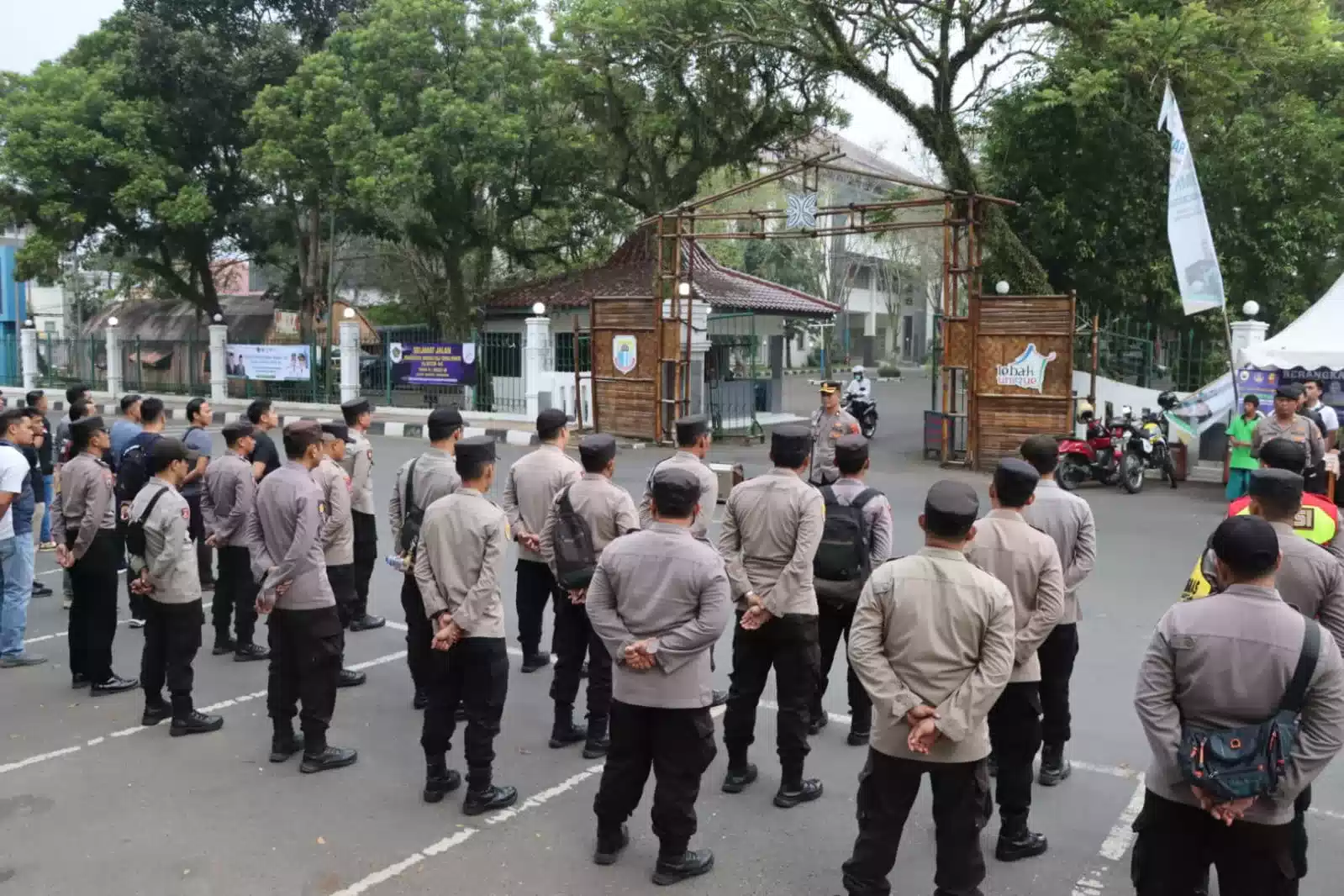 Polres Lebak Laksanakan Pengamanan dan Pengawalan Pemberangkatan Jemaah Haji I Teras Media