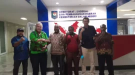 Keterangan Poto: Ketua komisi A DPRD kabupaten Dogiyai Yusak Ernes Tebai,S PD, M,AP dan di dampingi oleh Anggota DPRD komisi A ,Alex Goo,