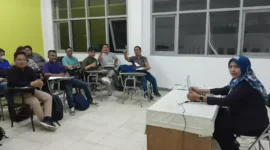 Keterangan foto : Kepala Program Studi Fakultas Hukum Universitas Jakarta (Kaprodi), Retno Untari, dalam perkuliahan tatap muka aktif, di kelas Fakultas Hukum Universitas Jakarta (UNIJA), Jalan Pulomas, Jakarta Timur, baru-baru ini, Sabtu (9/6/2023)