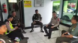 Keterangan foto : Polres Lebak melalui Satuan Lalu Lintas (Satlantas) mengunjungi Sub Detasemen Polisi Militer III/4-1 Lebak, Senin (12/6/2023)