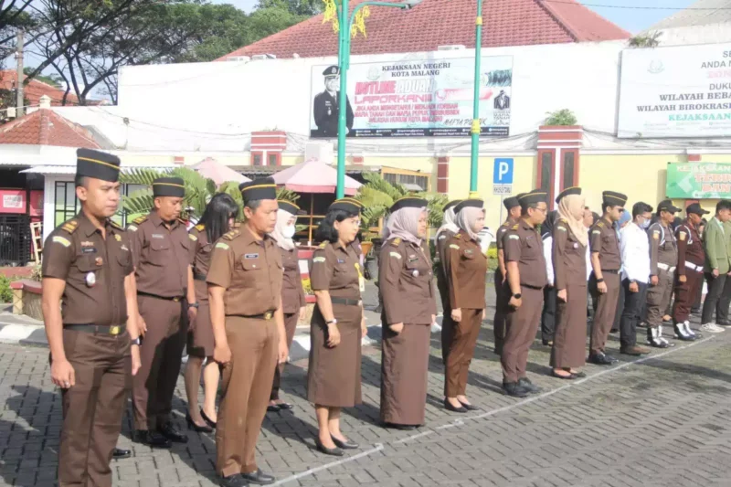 Keterangan foto : Kepala Seksi Intelijennya Eko Budisusanto mengatakan bahwa seluruh pegawai harus menjada kedisiplinan kinerja agar dapat mempertahankan kerja keras, Senin (12/6/2023)