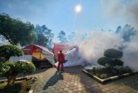 Keterangan foto : Lapas Kelas IIB Cianjur selenggarakan Pengasapan atau Fogging. Kegiatan tersebut dilakukan di Tenda Hunian, Blok Hunian, Selasa (13/6/2023)