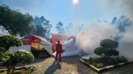 Keterangan foto : Lapas Kelas IIB Cianjur selenggarakan Pengasapan atau Fogging. Kegiatan tersebut dilakukan di Tenda Hunian, Blok Hunian, Selasa (13/6/2023)