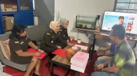 Keterangan foto : Tim Jaksa Penyidik Pidana Khusus Kejaksaan Tinggi (Pidsus Kejati) Sulsel melaksanakan kegiatan penyerahan tersangka dan barang bukti, Rabu (14/6/2023)