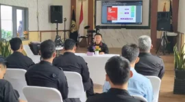 Keterangan foto : Kepala Lembaga Pemasyarakatan (Lapas) Kelas IIB Indramayu Gerak Cepat Implementasikan SMK3 di LPK Lapas Indramayu, (Kamis, 15/6/2023) 