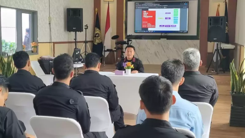 Keterangan foto : Kepala Lembaga Pemasyarakatan (Lapas) Kelas IIB Indramayu Gerak Cepat Implementasikan SMK3 di LPK Lapas Indramayu, (Kamis, 15/6/2023) 