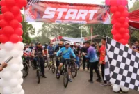 Keterangan foto : Petugas Bapas Subang Menaiki Sepeda Ikuti Kegiatan Gowes Silaturahmi, (Jum'at, 16/6/2023)