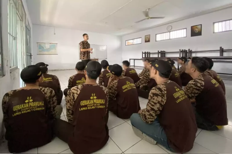 Keterangan foto : Warga binaan pemasyarakatan Lapas Cirebon laksanakan Giat Pramuka Bentuk mental Positif, (Sabtu, 17/6/2023) 