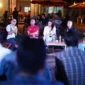 Keterangan foto : Puluhan anak muda asik ngobrol dengan para politisi muda DKI Jakarta yang akan memasuki gelanggang politik di 2024 nanti, Minggu (18/6/2023)