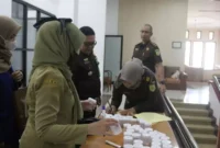 Keterangan foto : Kejaksaan Negeri Kota Malang Laksanakan Tes Urine pada Seluruh Jajaran Petugas dan pegawai, (Senin, 19/6/2023) 