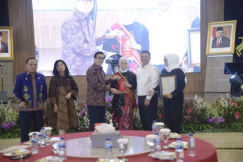 Keterangan Foto : Menteri Hukum dan HAM Yassona Laoly Berikan Apresiasi Pada Putri Ariani, (Selasa, 20/6/2023) 