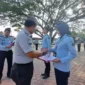 Keterangan foto : Dalam rangka meningkatkan motivasi jajaran dalam berkinerja secara maksimal, Lembaga Pemasyatakatan (Lapas) Kelas IIB Indramayu kembali berikan penghargaan pegawai teladan, Senin (19/6).