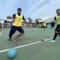 Keteranga foto : Antusias Warga Binaan Lapas Cirebon Tanding Futsal dengan kegiatan bermain bola ini, maka warga binaan bisa melepas rasa jenuh juga selama menjalani masa hukuman, Rabu (21/6/2023)