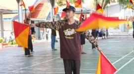 Keterangan foto : Salah Satu Warga Binaan Pemasyarakatan Lapas Cirebon Latihan Semaphore, (Senin, 26/6/2023) 
