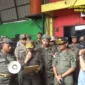 Keterangan foto : Tak layak beroperasi di Ciracas, Jakarta Timur, sebuah pabrik pengolahan sampah dan barang-barang bekas bernama UD Gunadi Putra kok beroperasi kembali, Senin (26/6/2023)