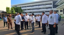 Keterangan foto : Jaksa Agung Burhanuddin pada acara penyerahan hewan qurban yang berlangsung di halaman gedung utama Kejaksaan Agung (Kejagung), Jakarta, Selasa (27/06/2023).