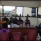 Keterangan foto : Puluhan warga dan 3 Warga Negara Asing (WNA) dipergoki diduga melakukan pengeboran tambang emas tanpa izin di kawasan perusahaan PT Eka Kristalin Desa Nifasi, Distrik Makimi, Kabupaten Nabire, Papua Tengah, Rabu (27/6/2023)