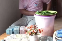 Keterangan Foto : Kades Malingping Libatkan Suaminya Yang berstatus PNS, (Minggu, 4/6/2023)