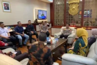 Keterangan foto : Kapolda Banten Irjen Pol Prof. Dr. Rudy Heriyanto menerima kunjungan silaturahmi Rektor dan Dekan UNILA bertempat di Ruang Kerja Kapolda Banten pada (06/06).